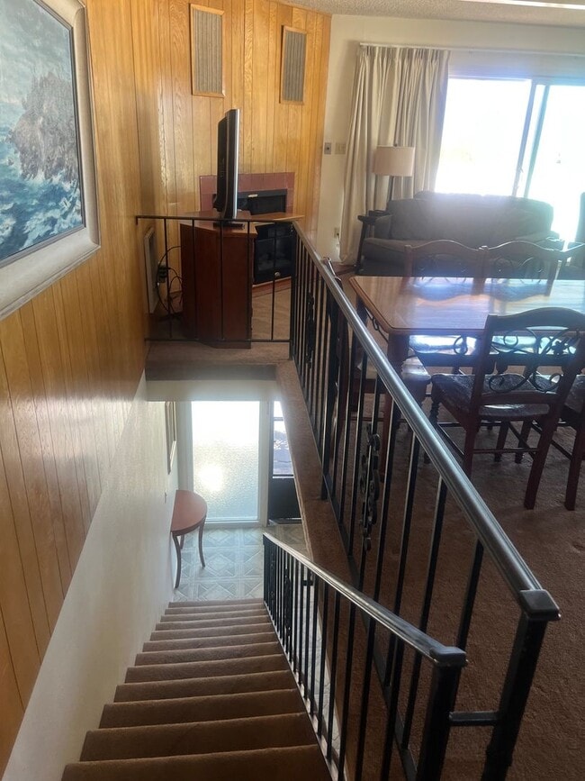 Building Photo - Chateau Du Lac condo available with Lakefront views and communty pool! A must see! Avail. for lon...