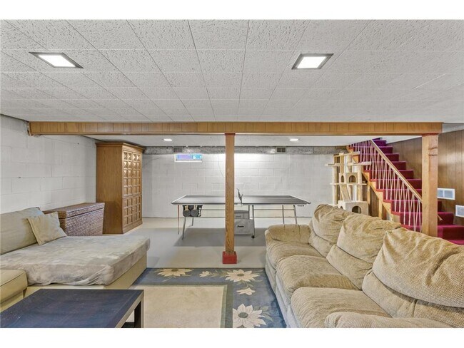 Building Photo - 9457 Saratoga Ln N