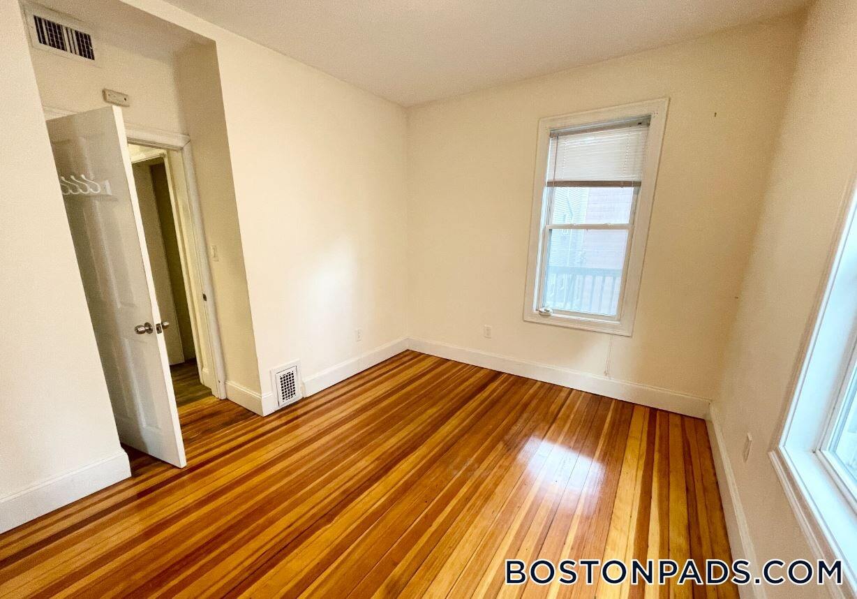 Building Photo - 31 Edison Green