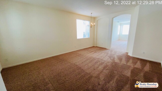 Building Photo - Centrally Located Right Off of the 99 FWY
