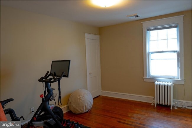 Building Photo - 409 Price St