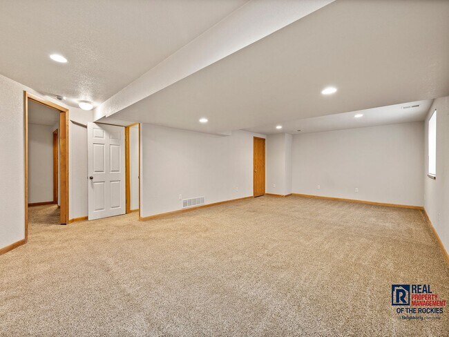 Building Photo - Single-Family Luxury: Maintenance-Free Liv...