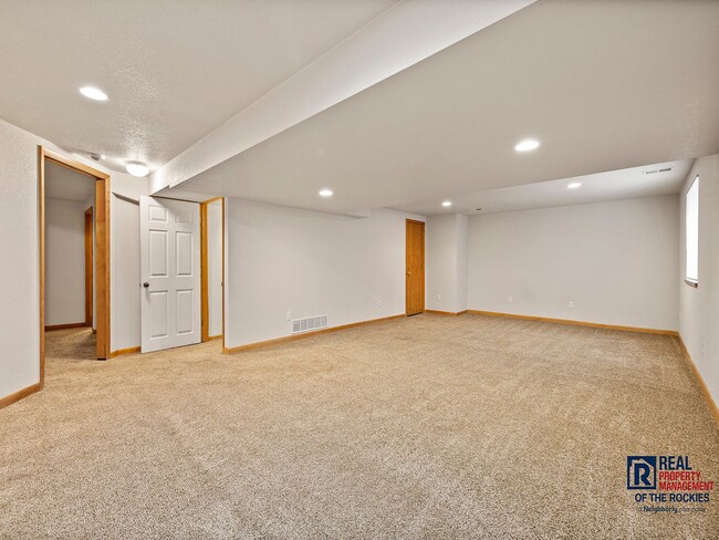 Building Photo - Spacious Single-Family Home - Lawn & Snow ...