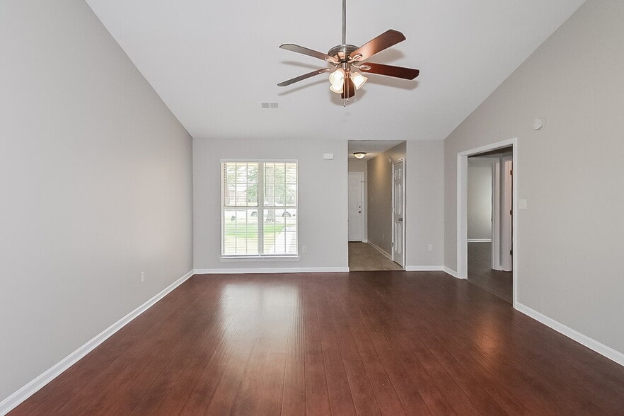 Building Photo - 10630 Pecan View Dr