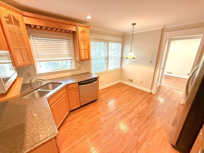 Building Photo - Renovated 4 Bed, 2.5 Bath in Wyngate WITH ...
