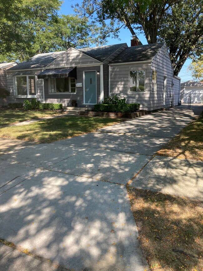 Primary Photo - 21705 Bon Heur St