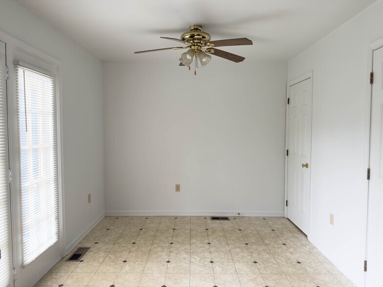 Building Photo - 80 Diller Ave