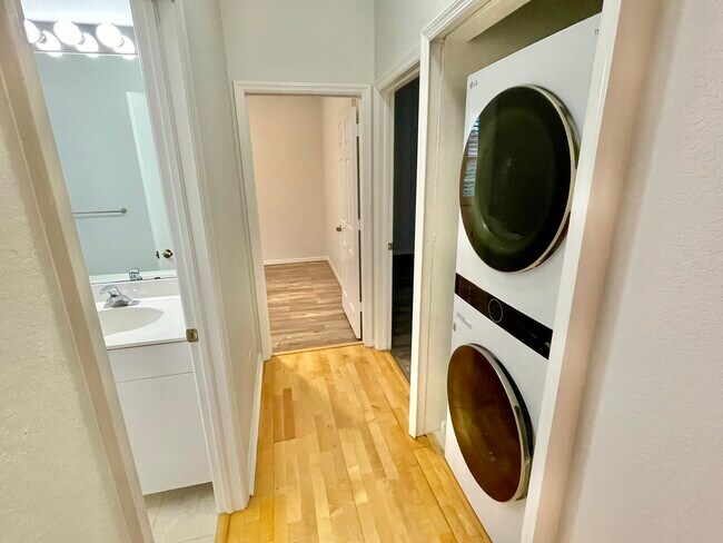 Building Photo - 6171 Lancewood Way