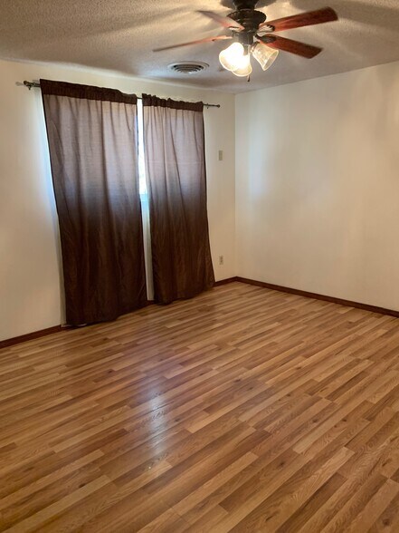Main Bedroom - 3105 Valverde Dr NE