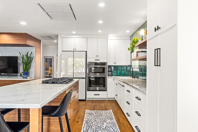 Building Photo - 10275 Oletha Ln