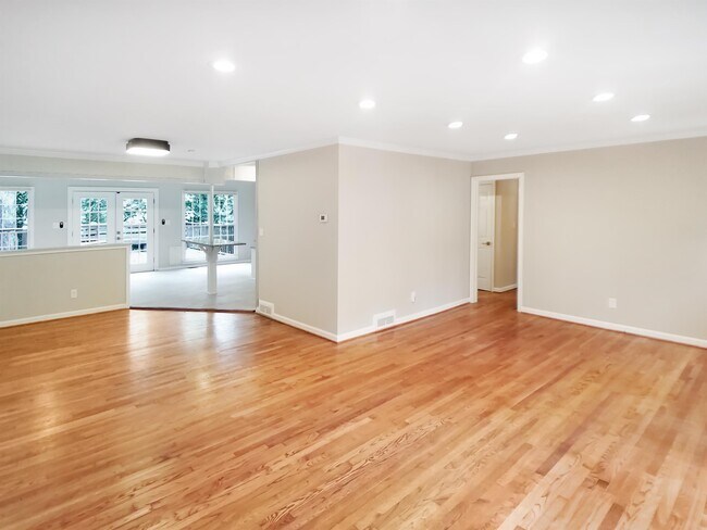 Building Photo - 377 Springdale Dr NE