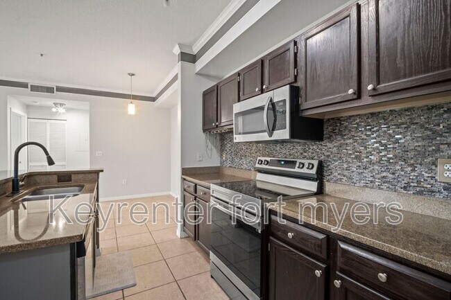 Building Photo - 11550 Villa Grand