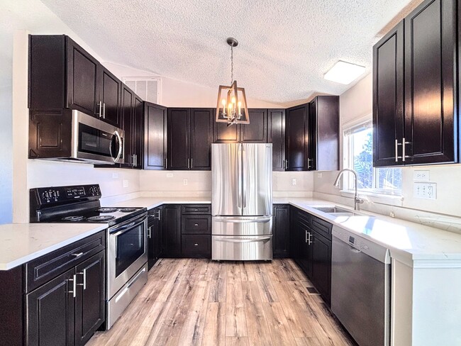 Building Photo - 8240 Lythrum Dr