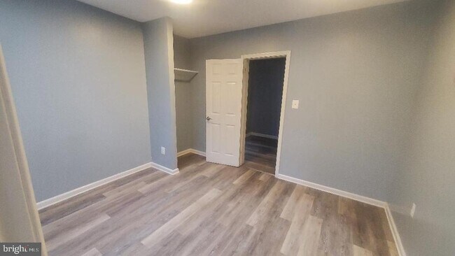 Building Photo - 29 E Hinckley Ave