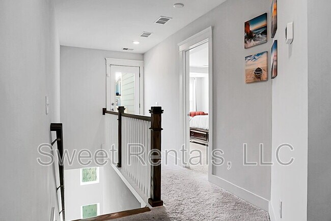 Building Photo - 4565 Mixson Ave