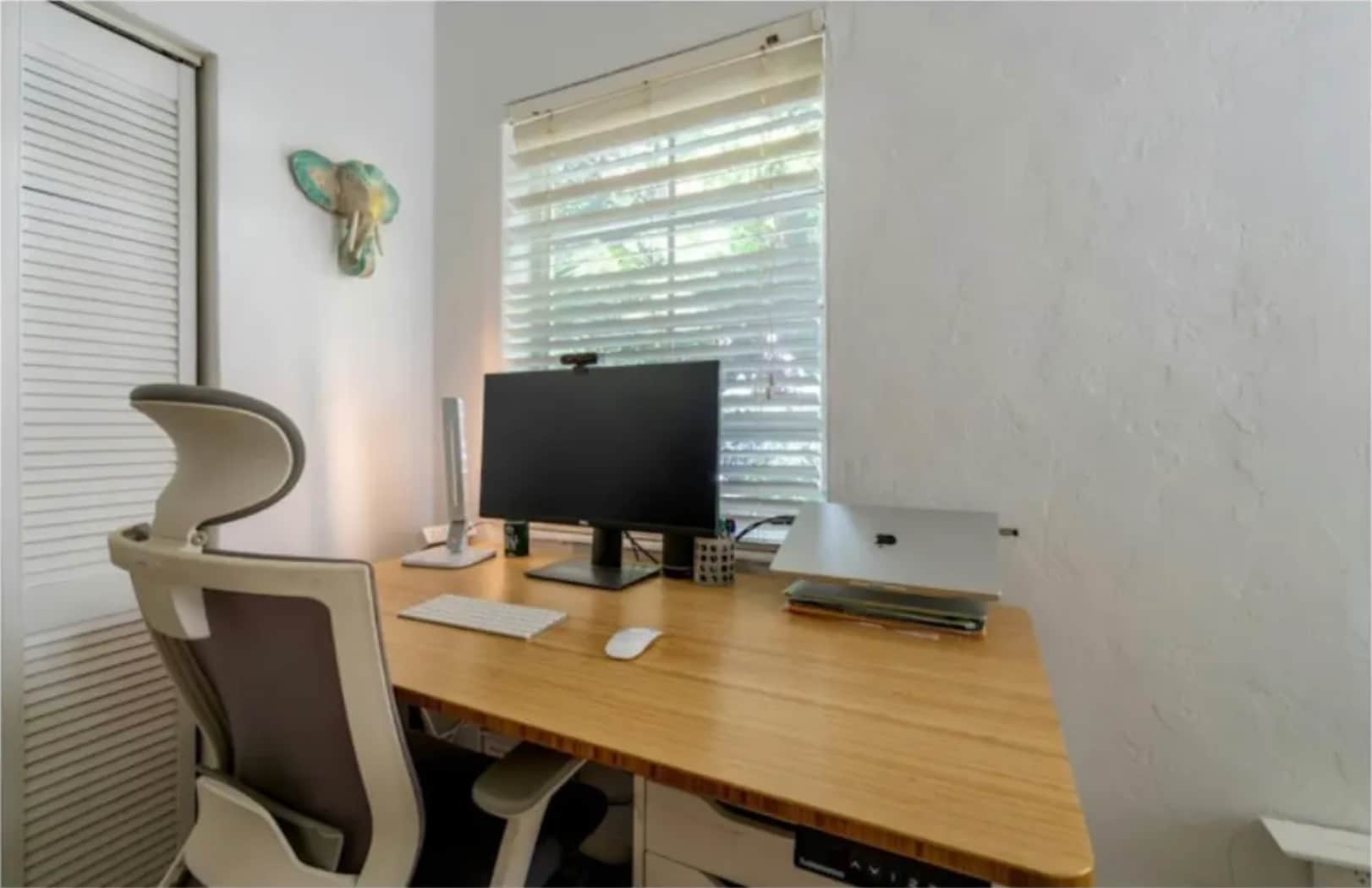 Desk space - 817 Meridian Ave