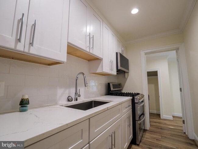 Building Photo - 2828 Buena Vista Terrace SE