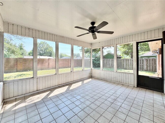 Building Photo - 3500 W Hemlock St