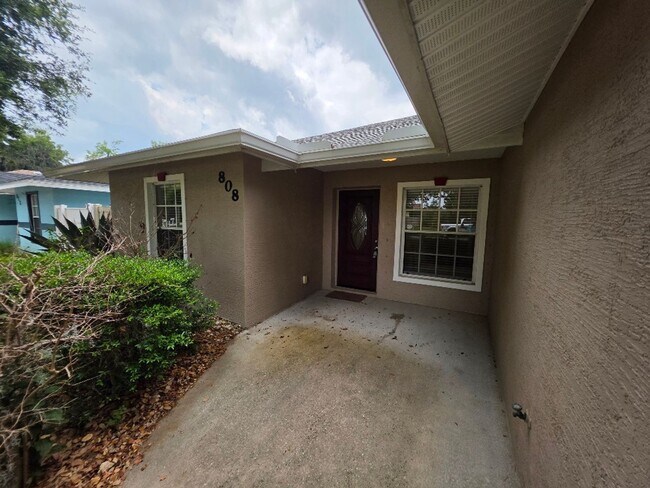 Building Photo - Beautiful 3 Bedroom 2 Bathroom Daytona Beach Home
