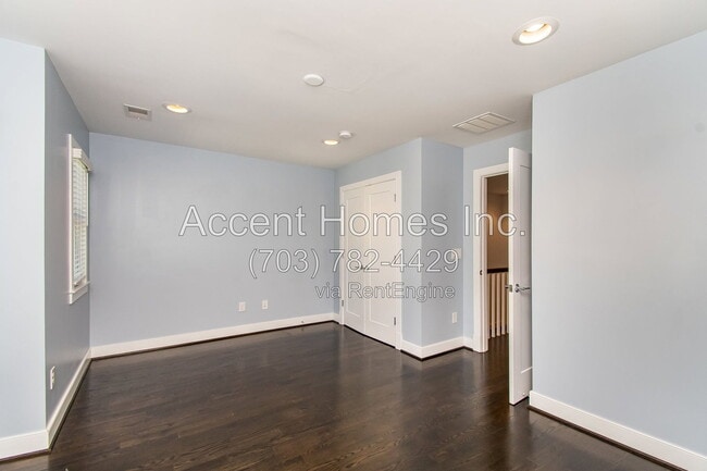 Building Photo - 210 S Patrick St