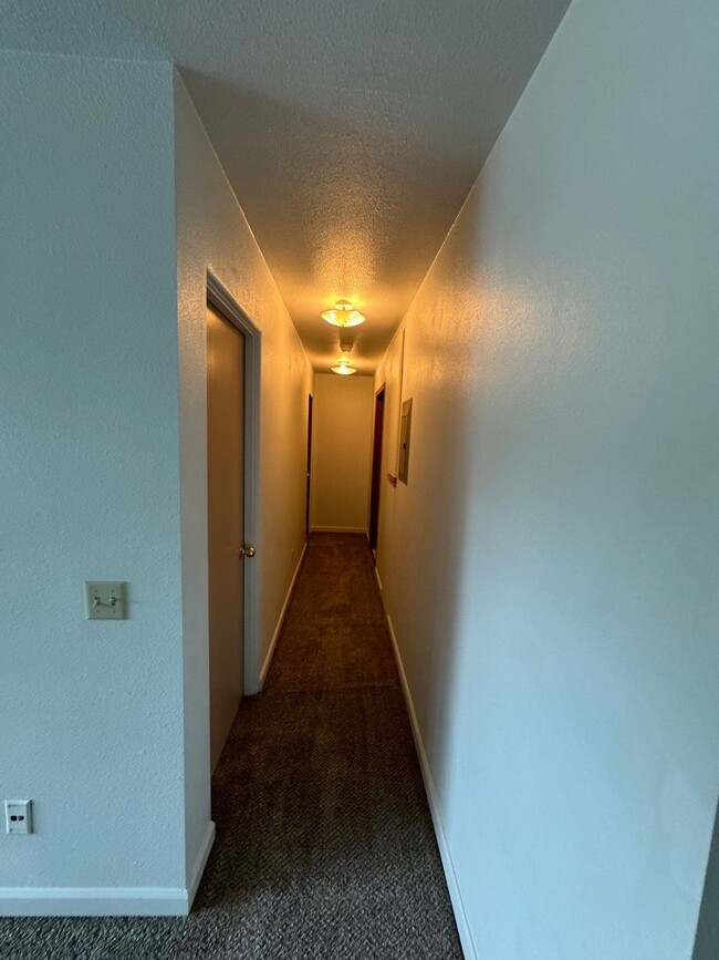 Building Photo - Seasonal Special: Discounted from market r...