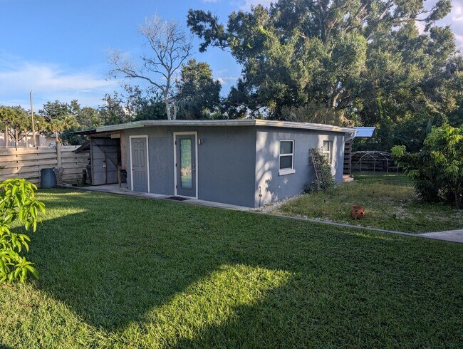Building Photo - 140 N Briggs Ave