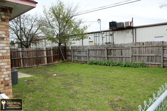 Building Photo - 3906 Charolais Dr