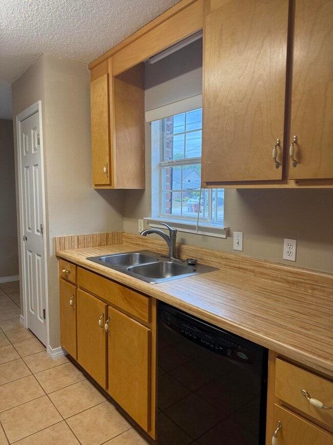 Building Photo - 2369 Andorra St