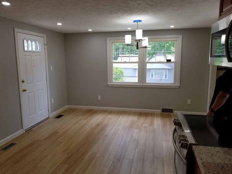 Kitchen - 46 Brookway Dr