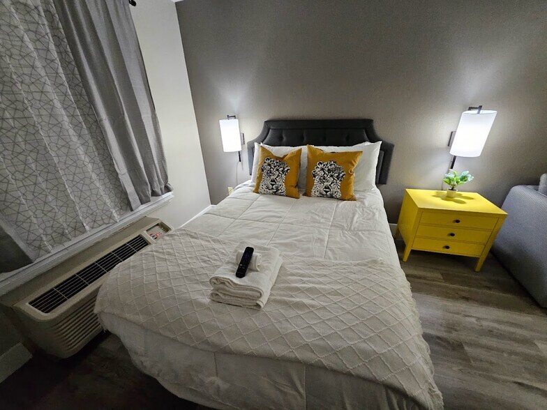 Building Photo - 2700 Gracy Farms Ln