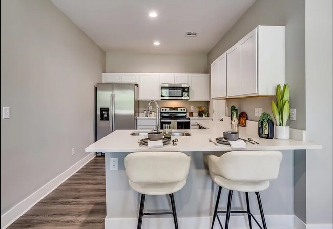 Building Photo - Modern 4 Bedroom Home in Falcon Falls Near Heights High School