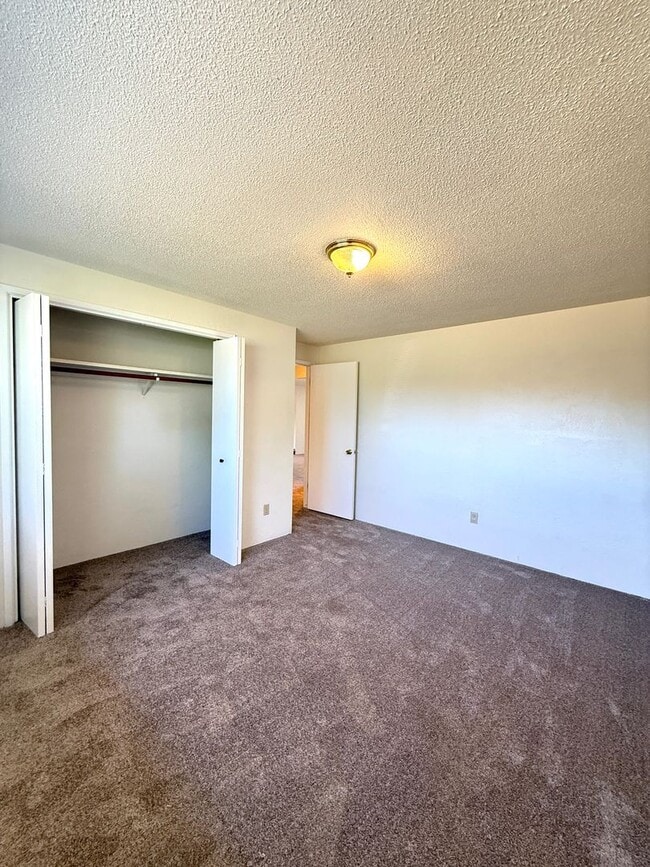 Building Photo - Roomy 3 Bed, 2 Bath Home in Northeast Medford