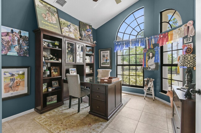 Building Photo - 3251 SW Holly Ln