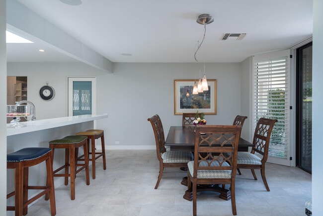 Building Photo - 66 Dartmouth Dr