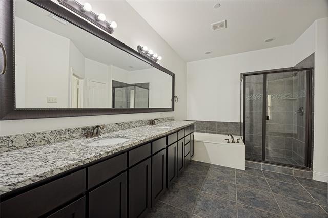 Building Photo - 7919 Parkwood Blvd