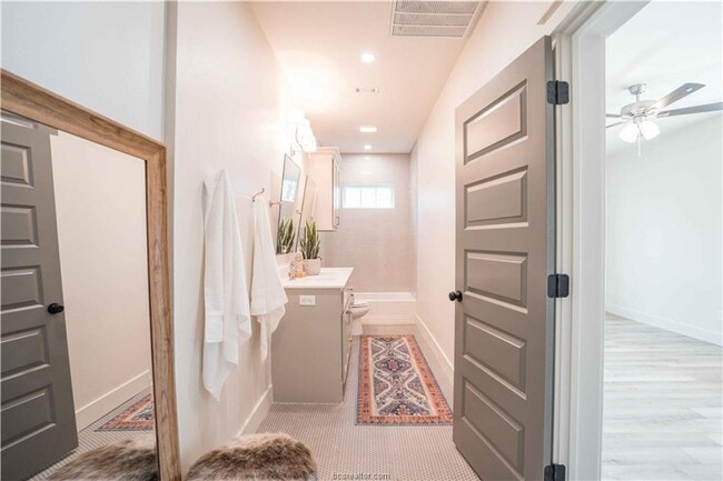 Building Photo - AUGUST 2026 PRE-LEASE!! Stunning Remodeled...