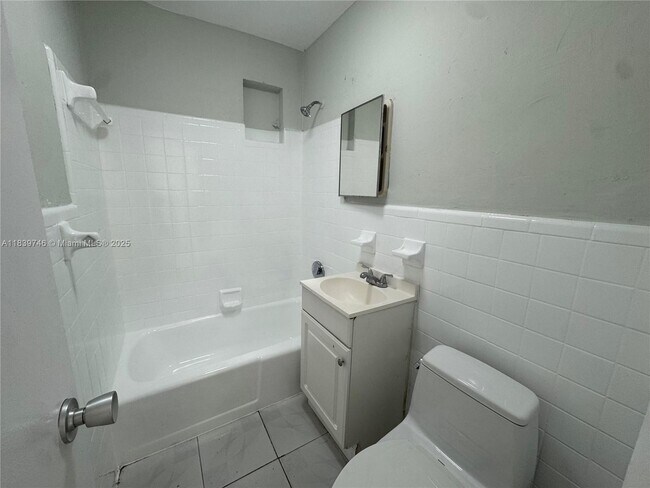 Building Photo - 405 NW 5th St