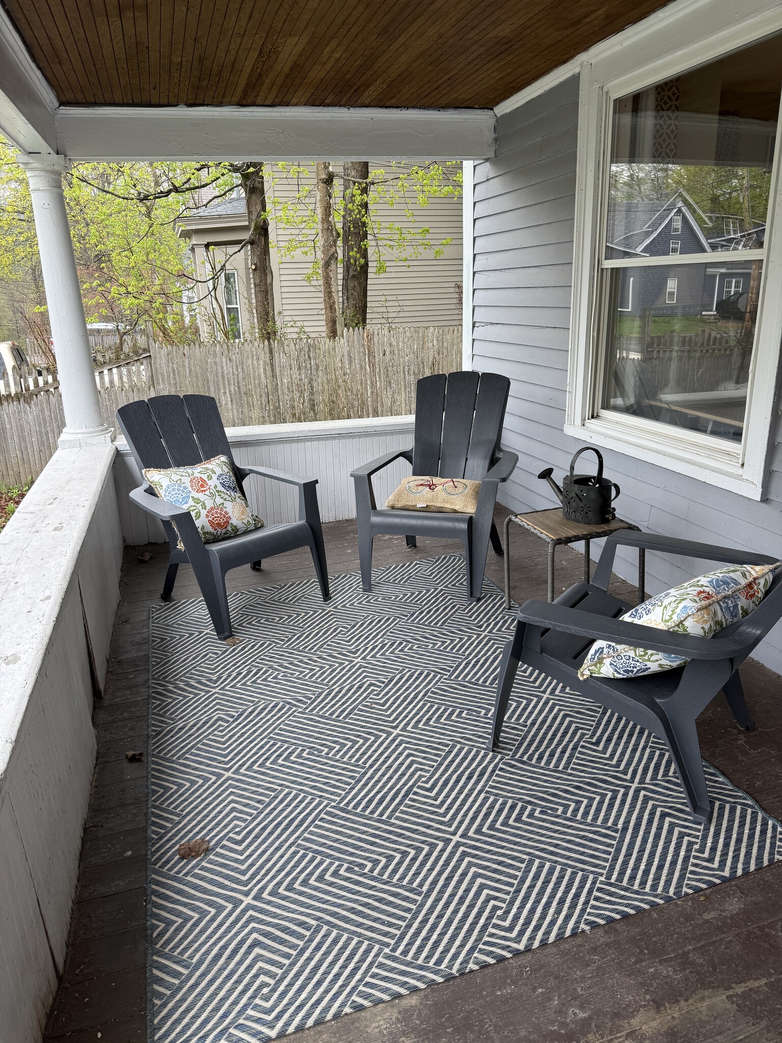 Beautiful farmers porch - 40 Russell St
