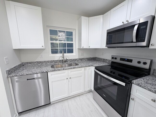 Building Photo - 171-179 Charter Dr
