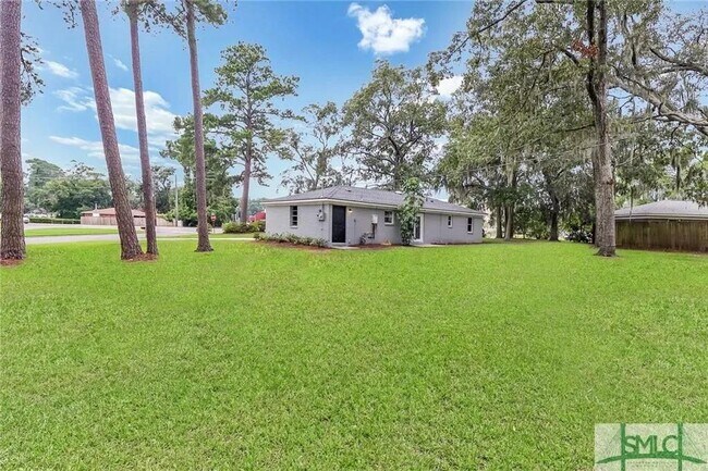 Building Photo - 302 Larbre Rd