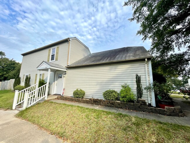 Building Photo - 3 bed, 2 bath home in Kempsville with upgr...