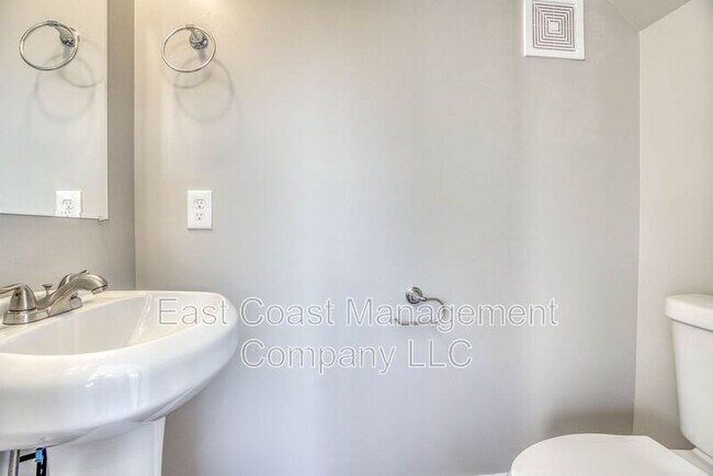 Building Photo - 1623 E Baltimore St