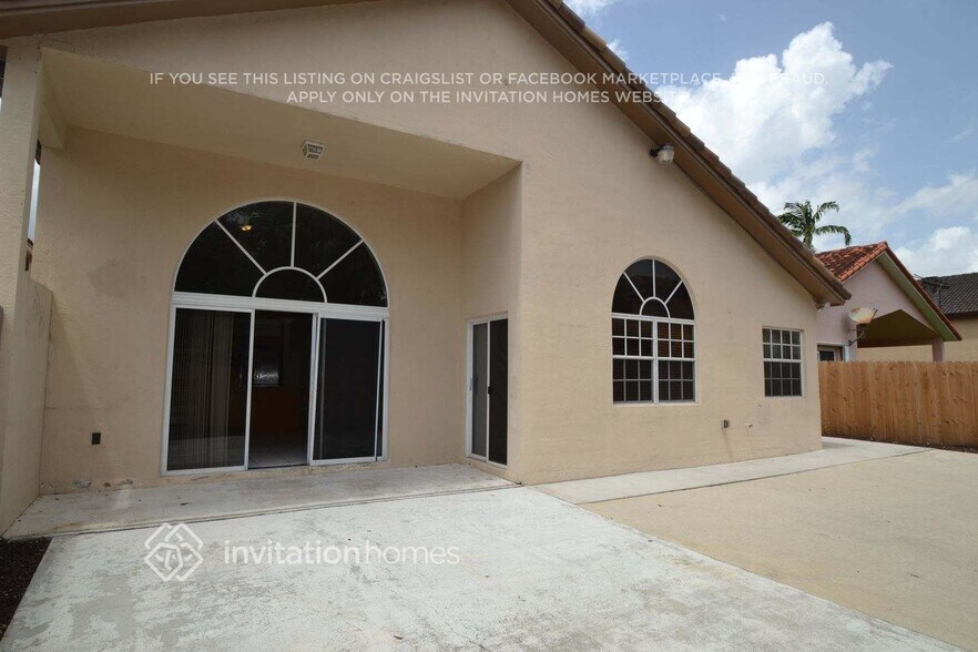 Building Photo - 8764 NW 153rd Terrace