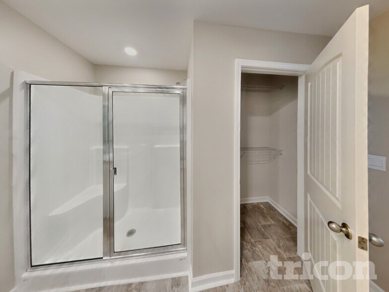 Building Photo - 1525 Ashgrove Pl