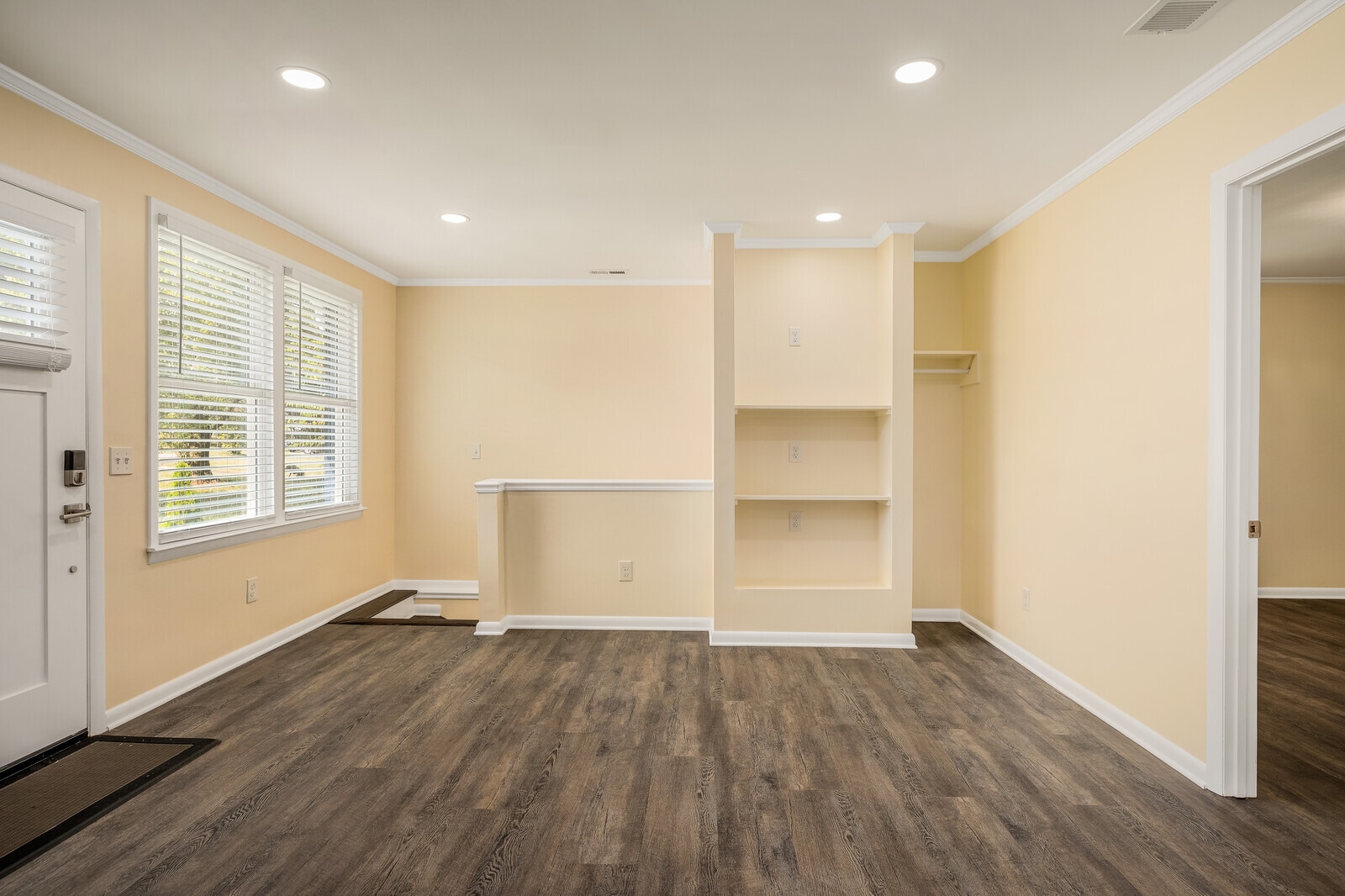 Building Photo - 2112 Sanborn Dr