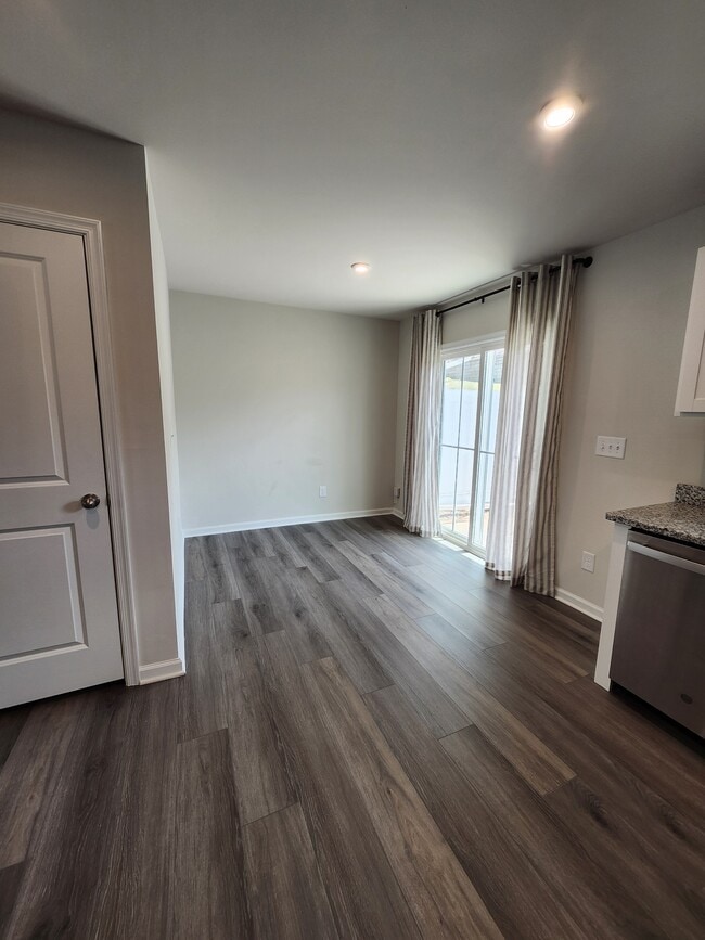 Building Photo - 116 Forthside Wy