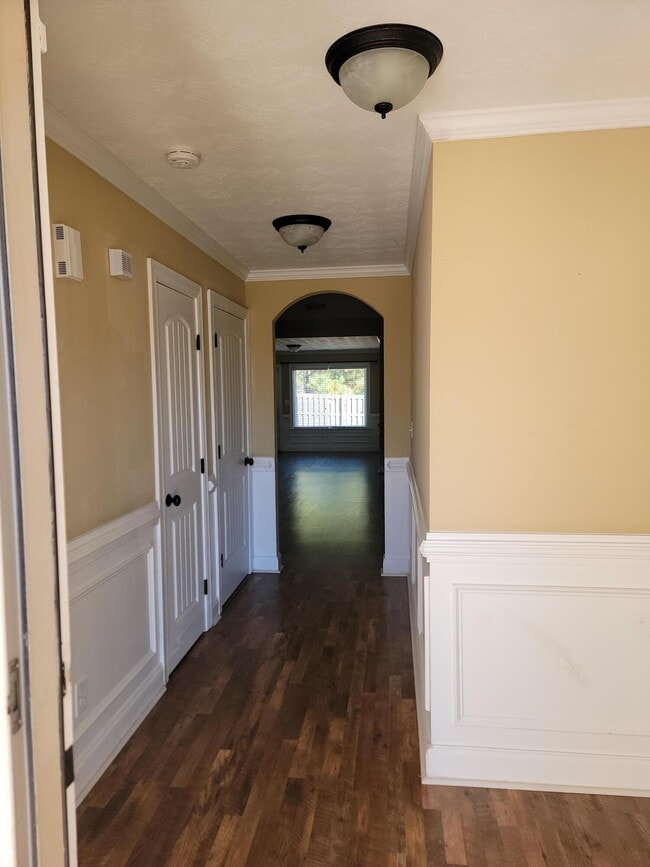 Building Photo - 2581 Kirby Ave