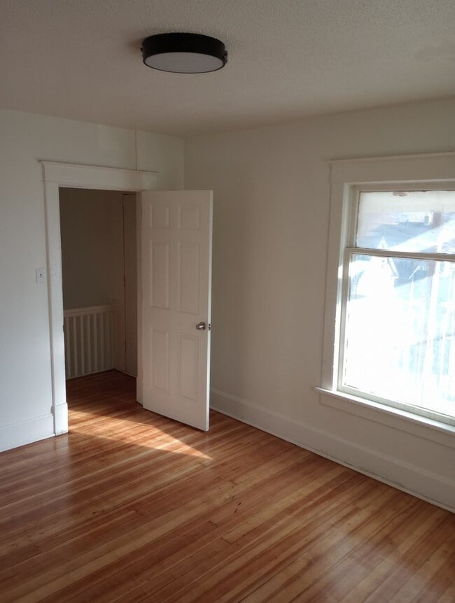 Building Photo - 615 Rebecca St