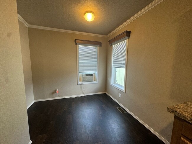 Building Photo - 3 Bedroom in Myrtle Creek