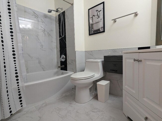 Building Photo - 2625 Canyon Dr